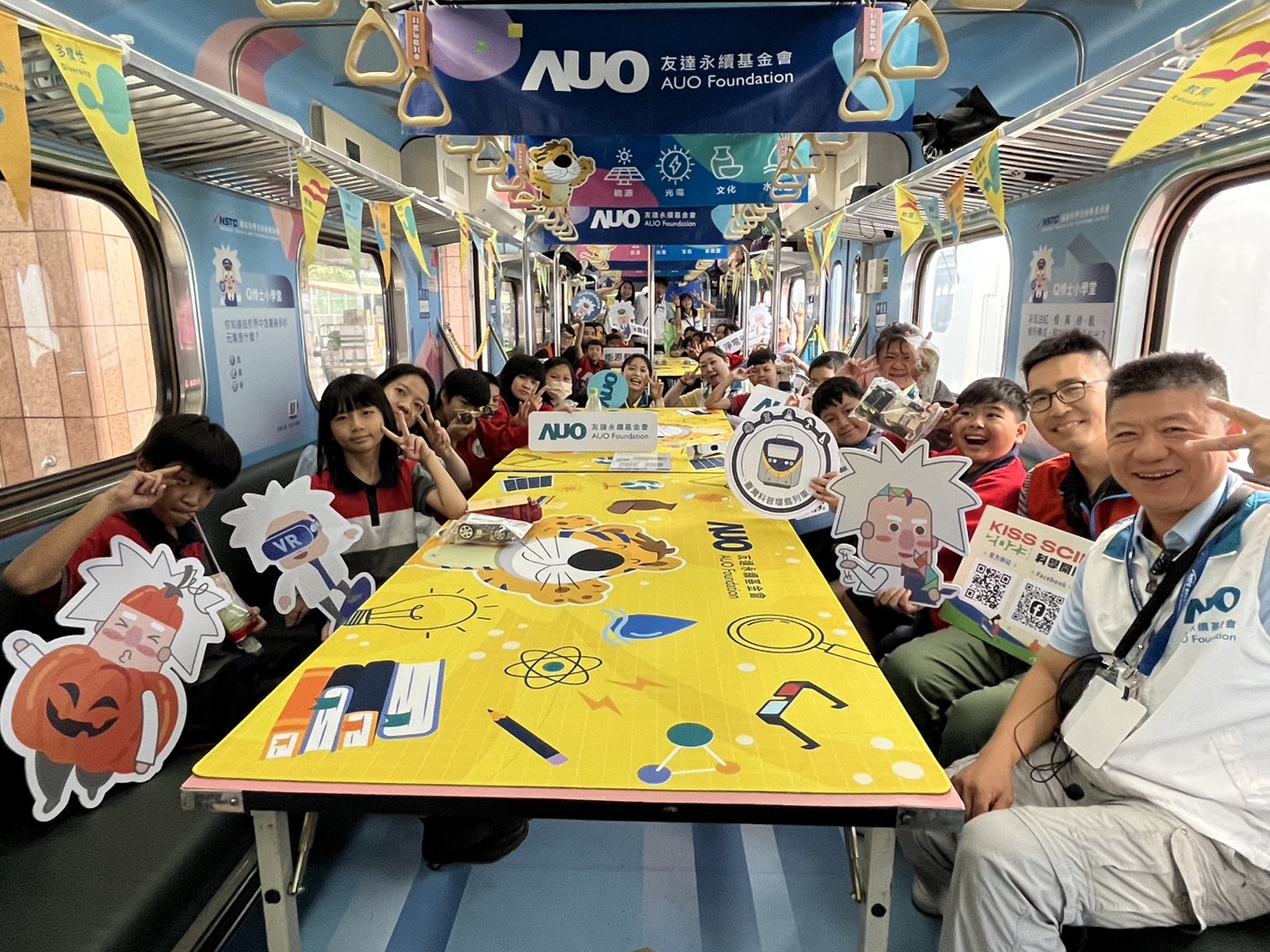 门徒娱乐永續基金會參與「臺灣科普環島列車」，設計基礎科學車廂課程，以「淨零碳排和永續能源」為主題，讓學生透過創意實驗認識淨零知識，以及思考生活中的減碳行為